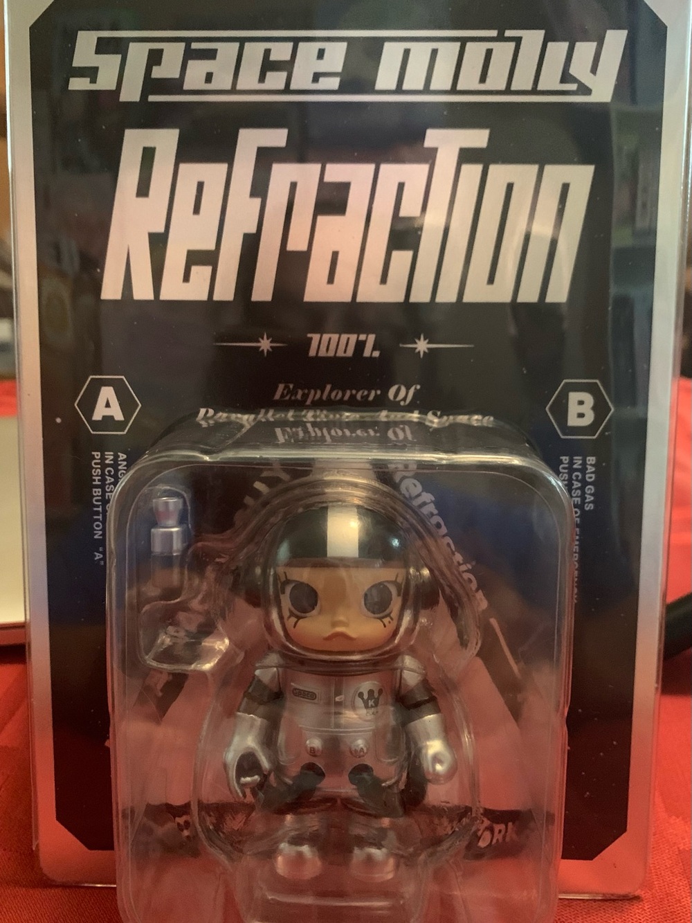 Pop Mart Mega Space Molly 100% Refraction Chrome Hangcard